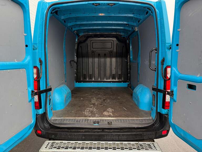 Renault Master IV T33