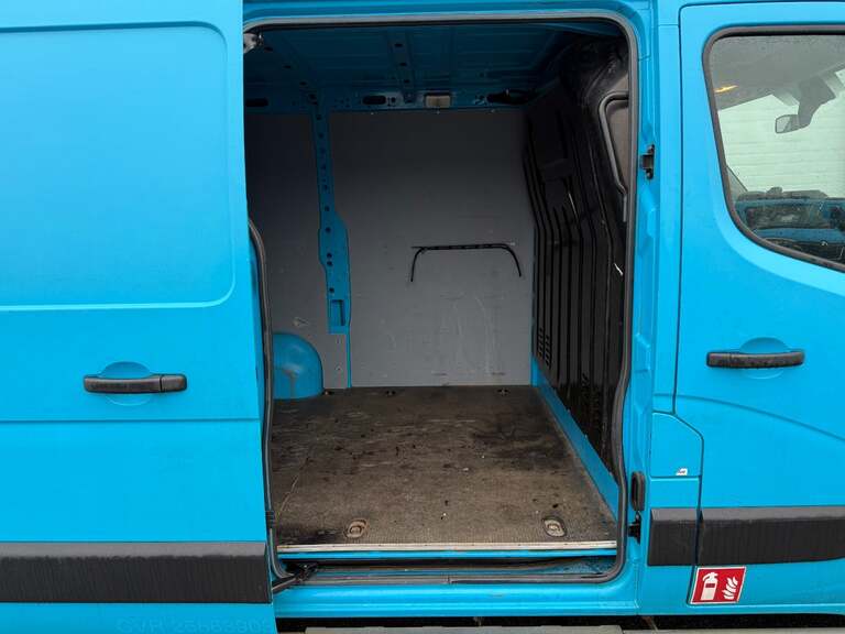 Renault Master IV T33