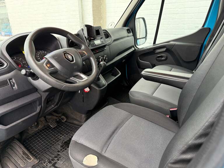 Renault Master IV T33
