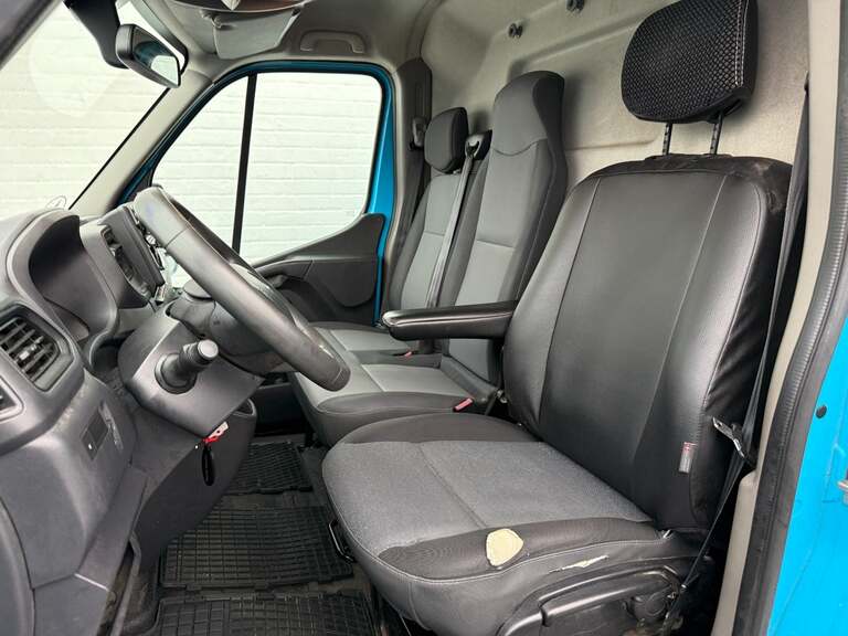 Renault Master IV T33