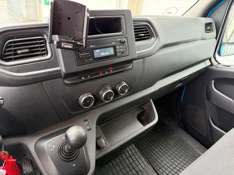 Renault Master IV T33