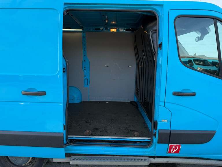 Renault Master IV T33