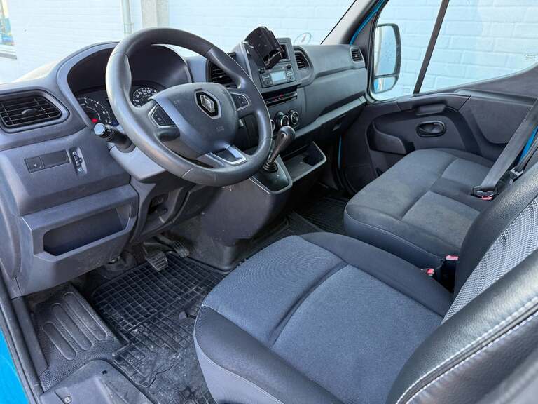 Renault Master IV T33