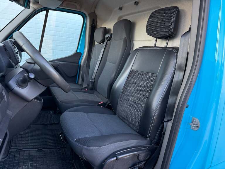 Renault Master IV T33