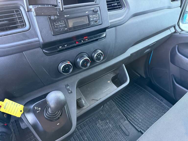Renault Master IV T33