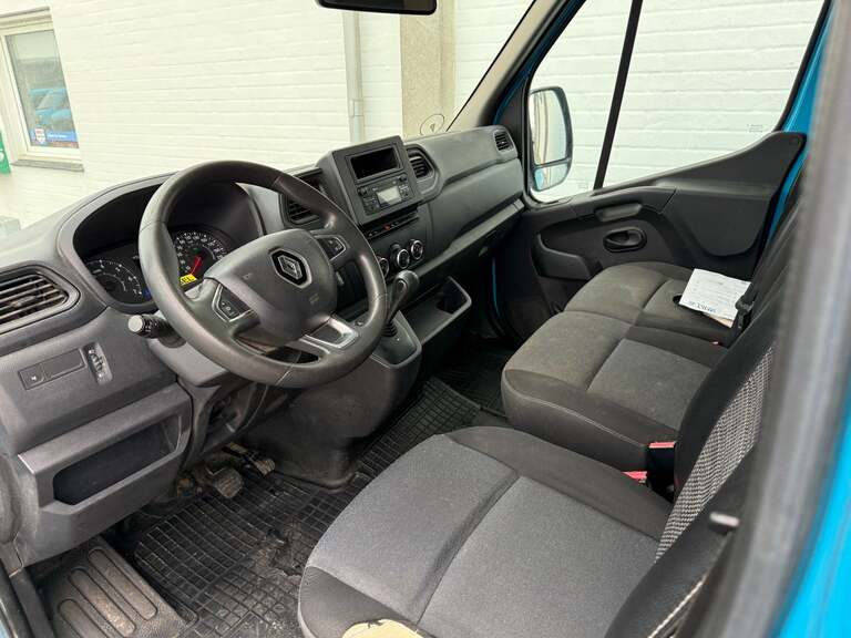 Renault Master IV T33