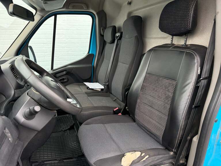 Renault Master IV T33