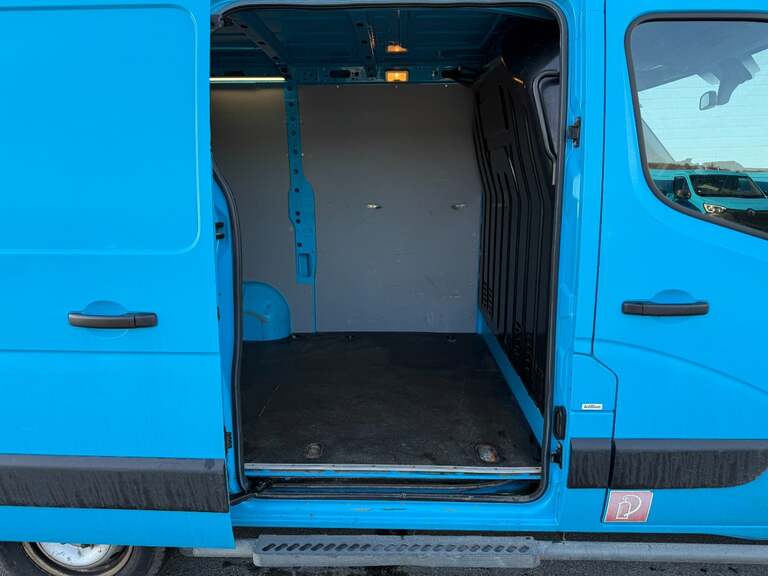 Renault Master IV T33