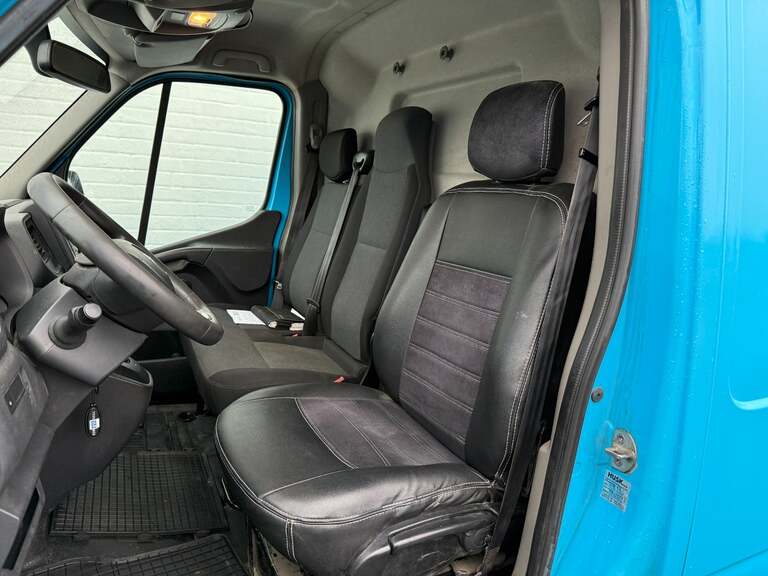 Renault Master IV T33
