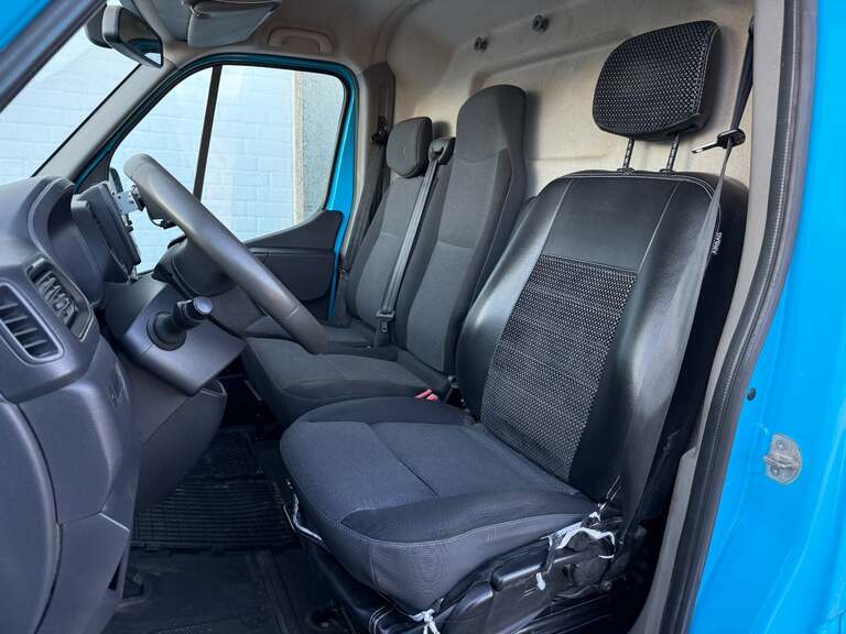 Renault Master IV T33