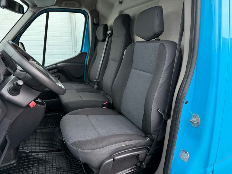 Renault Master IV T33