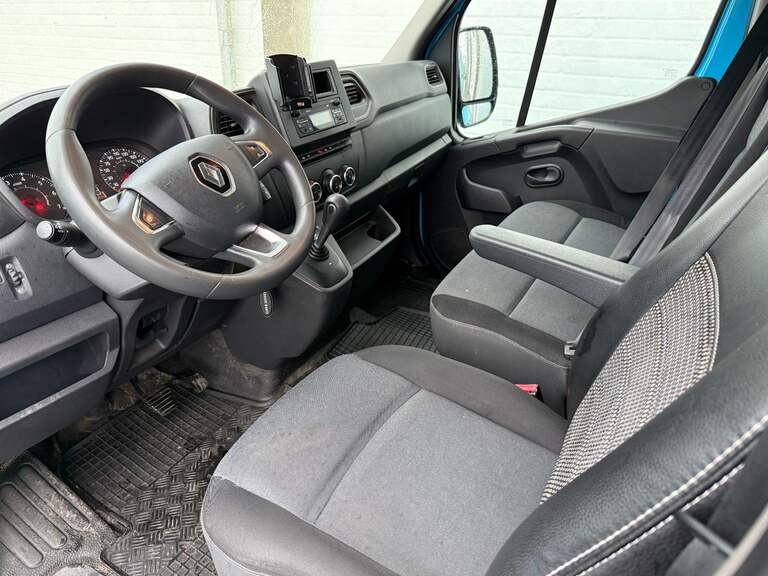Renault Master IV T33