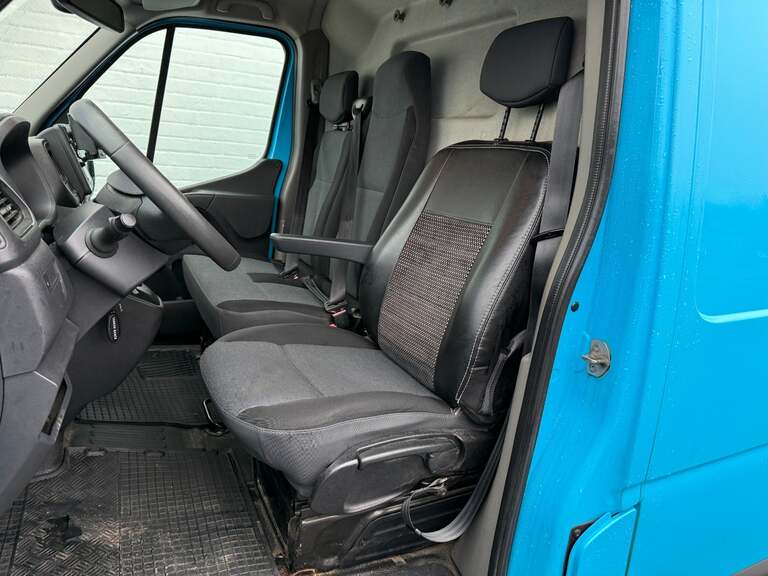 Renault Master IV T33