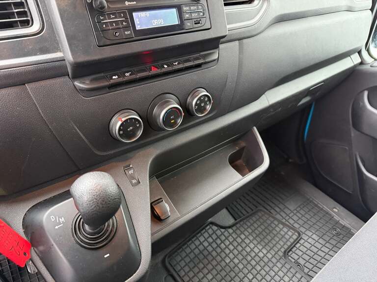 Renault Master IV T33