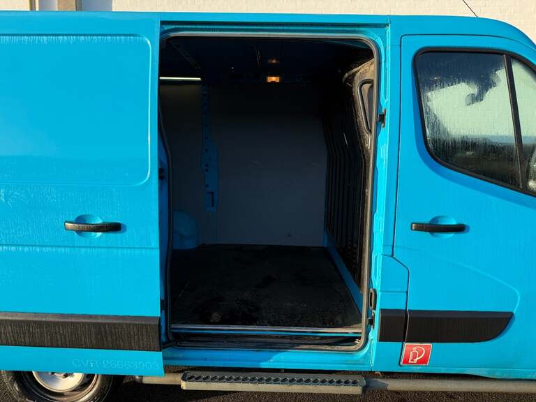 Renault Master IV T33