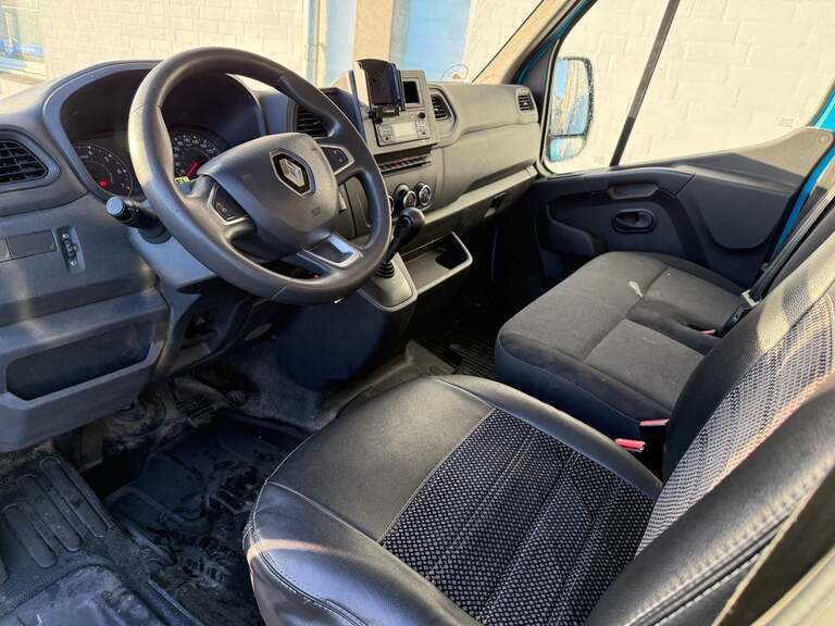 Renault Master IV T33