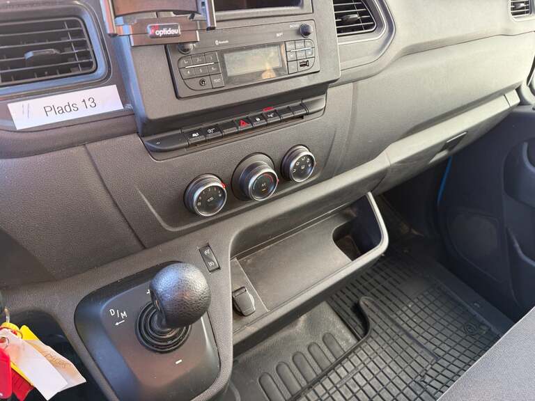 Renault Master IV T33