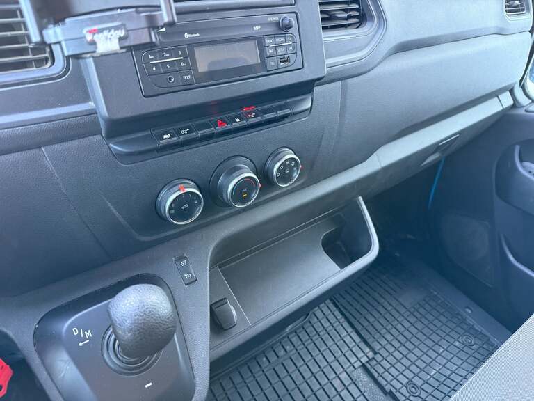 Renault Master IV T33