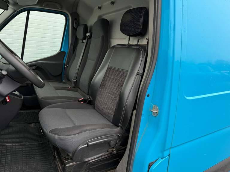 Renault Master IV T33