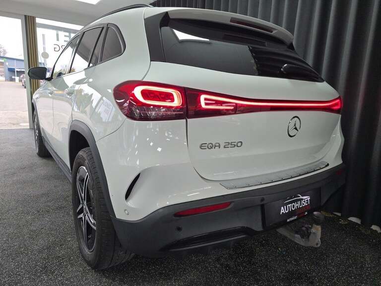 Mercedes EQA250