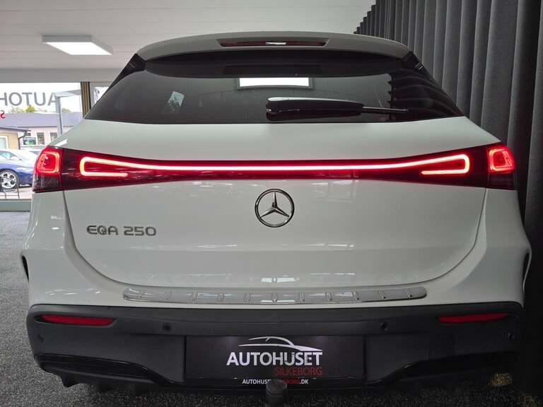 Mercedes EQA250
