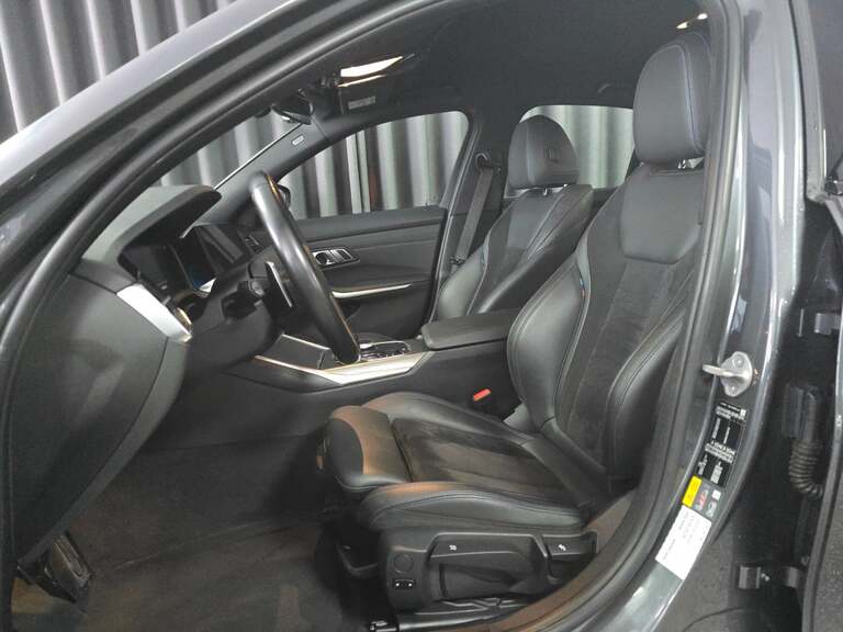 BMW 330e