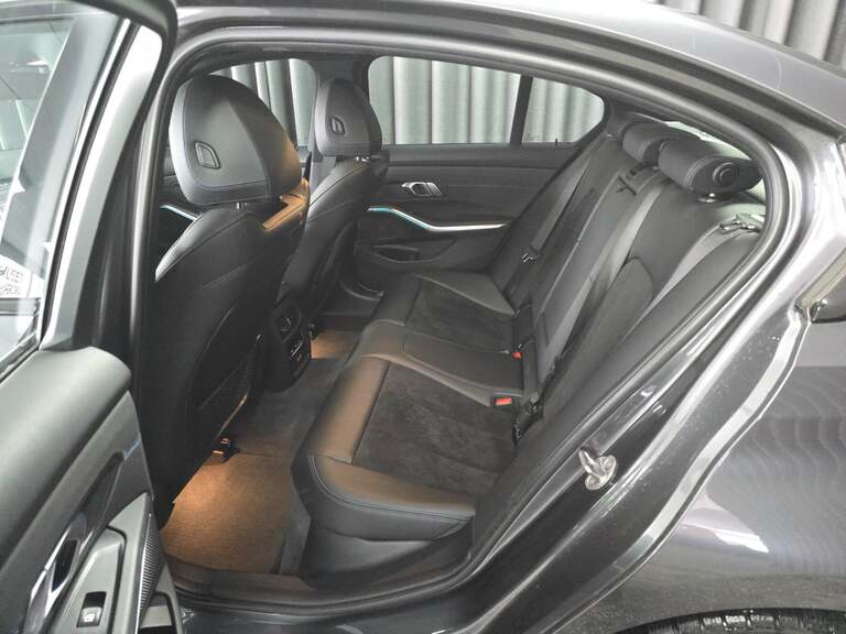 BMW 330e