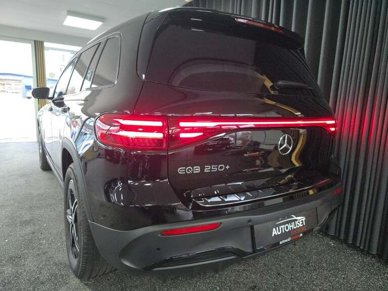 Mercedes EQB250+