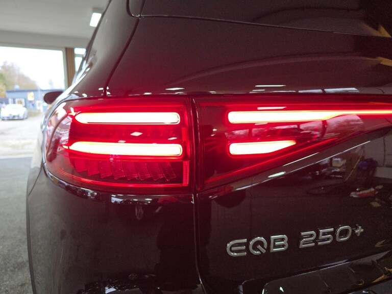 Mercedes EQB250+