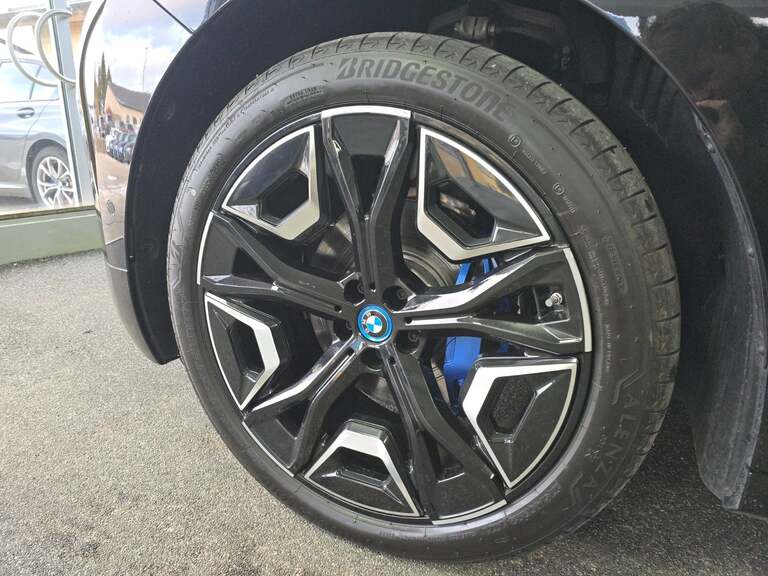 BMW iX