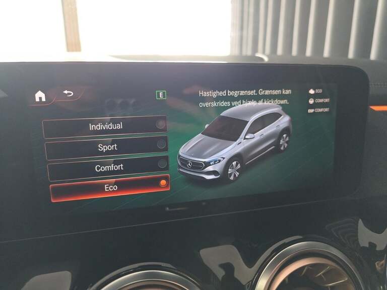 Mercedes EQA250+