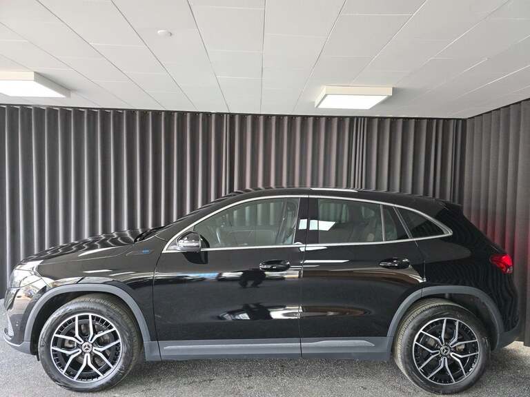 Mercedes EQA250+