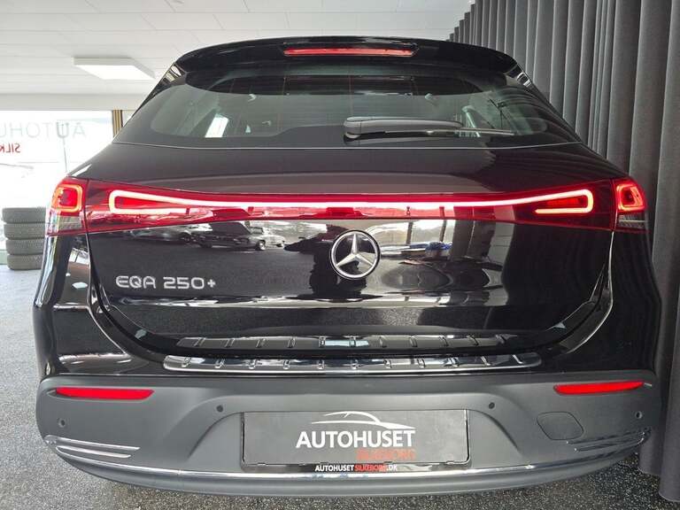 Mercedes EQA250+
