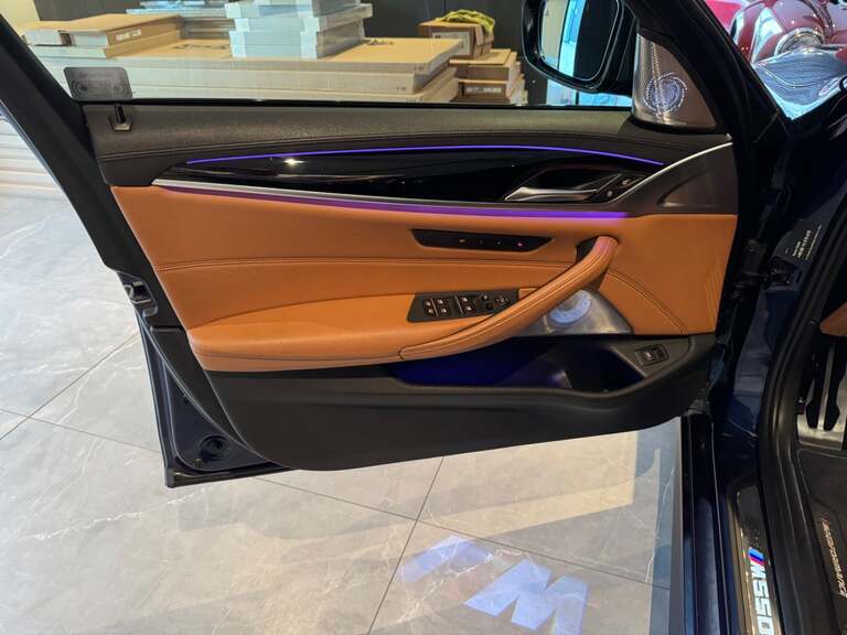 BMW M550i