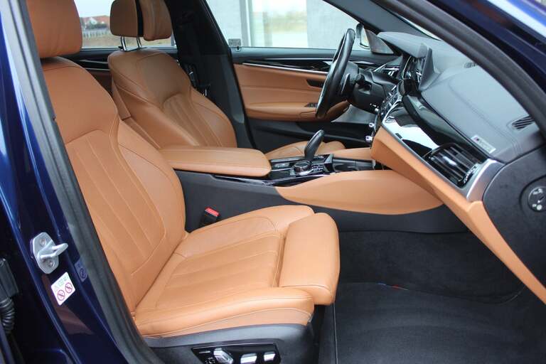 BMW M550i