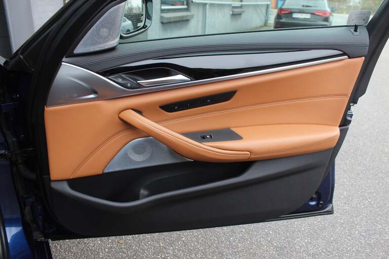 BMW M550i