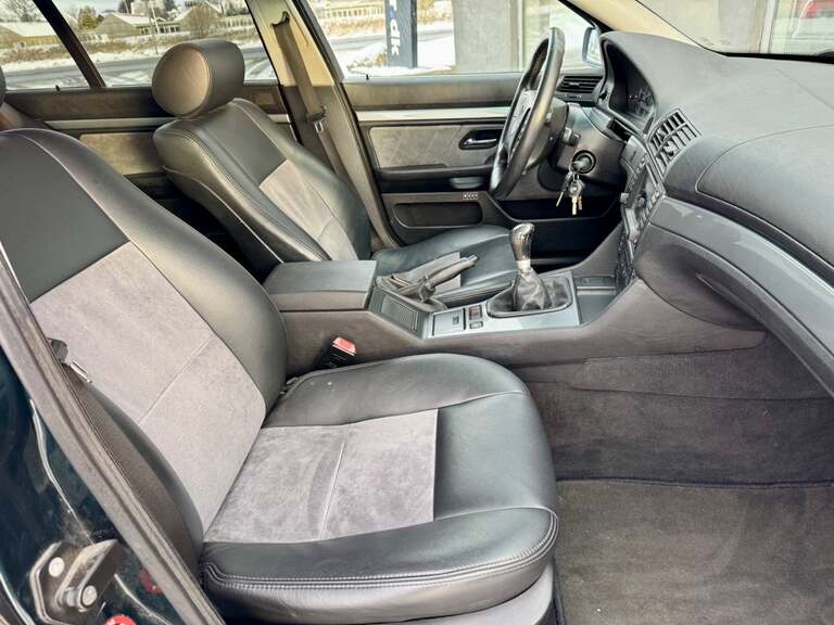 BMW 523i