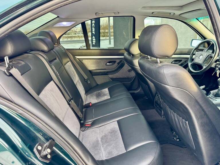 BMW 523i