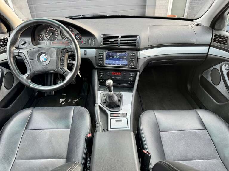 BMW 523i