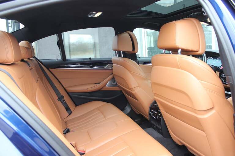 BMW M550i