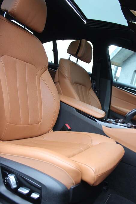 BMW M550i