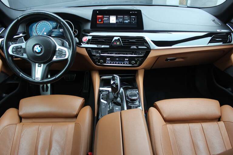 BMW M550i