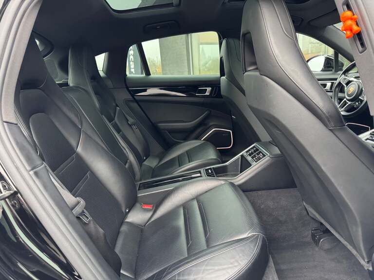 Porsche Panamera 4