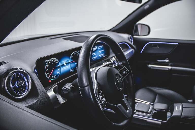 Mercedes EQB300