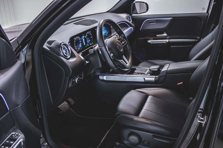 Mercedes EQB300