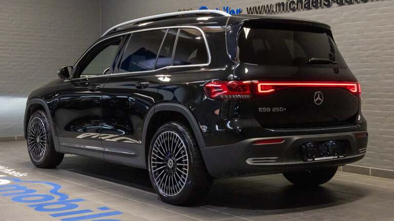 Mercedes EQB250+