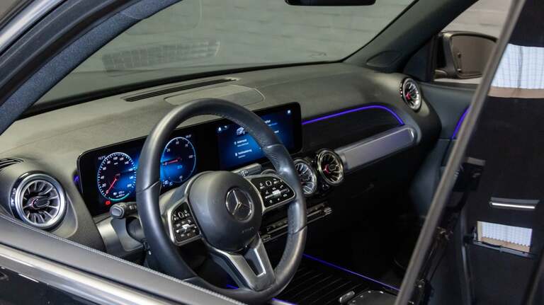 Mercedes EQB250+
