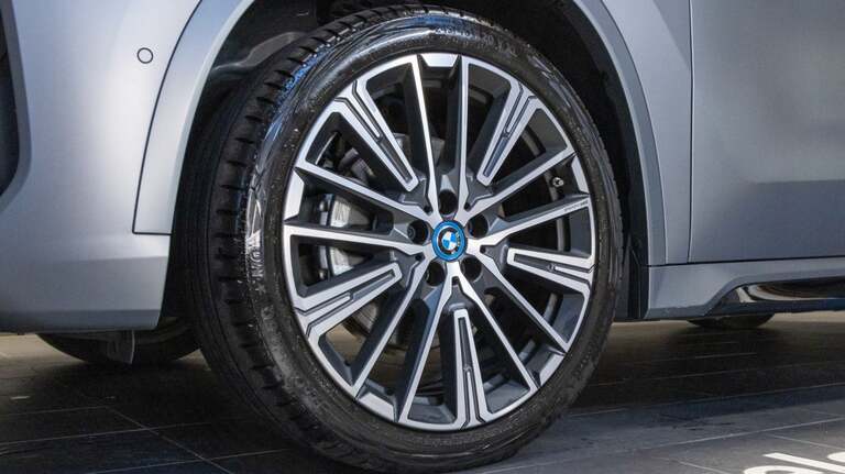 BMW iX1