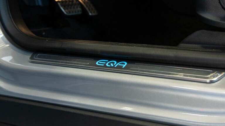 Mercedes EQA300