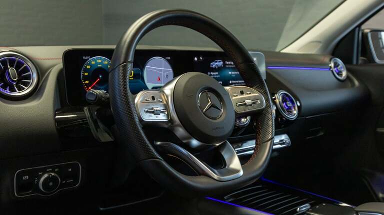 Mercedes EQA300